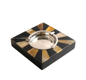 Cenicero Redondo Clásico Hecho a Mano con Cuerno y Metal de FASHION CRAFT para Uso en Hogar, Oficina, Restaurante y Hotel - Product Image 1