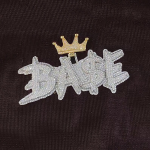 Pendentif Couronne Moissanite Diamant Givré en Argent 925 Plaqué Or 18K, Breloque Thème Luxe, Bijou Hip Hop Unisexe - Product Image 2