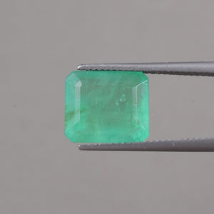 Esmeralda Verde Natural Certificada por IGI, Corte Octogonal de 6.77 Quilates, 12x10mm, Tallada a Mano, Pulida, Encerada/Aceitada, Excelente Brillo - Product Image 1