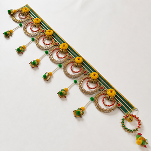 Guirnalda Decorativa Hecha a Mano para Puerta, con Anillos Dorados, Flores y Lazos, para Decoración Festiva de Diwali, Bodas y Entrada del Hogar - Product Image 4