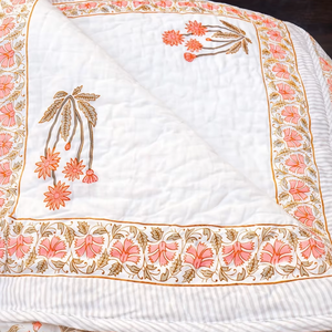 Edredón de Algodón Elegante Color Durazno y Blanco, Estampado a Mano, Lavable, para Uso Hotelero, Hecho por Artesanos en Jaipur a Precios de Mayoreo - Product Image 1