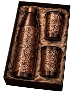 Ensemble cadeau de vaisselle en cuivre antique de luxe – Bouteille gravée 7 chakras et verres de géométrie sacrée dans un coffret cadeau noir haut de gamme - Product Image 4
