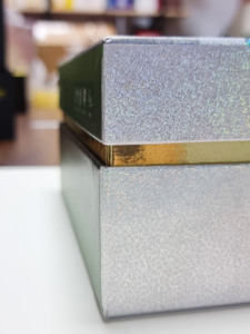 Boîtes cadeaux en papier de luxe avec un aspect élégant et une personnalisation de marque, idéales pour l'emballage de produits haut de gamme - Product Image 5