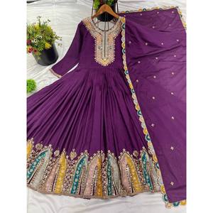 Vestido de Diseñador Hecho a Mano con Dupatta, Hermosa Silueta en A con Cintura Imperio para Fiestas - Product Image 1