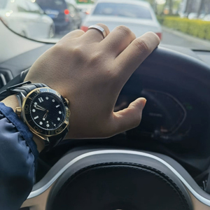 โรงงาน OEM ODM นาฬิกาจักรกล สายยาง น้ำหนักเบา สปอร์ต ออโตเมติก คุณภาพสูง กระจกแซฟไฟร์ กันน้ำ 300 เมตร - Product Image 1