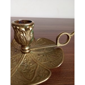 Candelero de Latón Vintage con Diseño Floral en Relieve, Decoración Duradera para el Hogar, Portavelas de Metal - Product Image 3