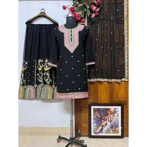 Ensemble haut, bas et dupatta de fête en vêtements indiens et pakistanais de la marque LC Designer, noir, taille unique, 800g - Product Image 1