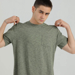 เสื้อยืดคอกลมแขนสั้นทรงหลวมผ้าฝ้ายเจอร์ซีย์สีเขียวมะกอกแบบยูนิเซ็กซ์ มีกระเป๋า สวมใส่สบายทุกฤดู - Product Image 4