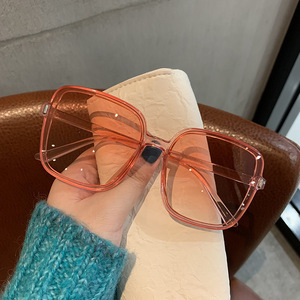 Pulinsi Gradient Color High Aesthetic High End Retro Women's Sunglasses UV400 Model 97067 - Product Image 5