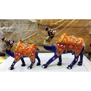Figuras de Camello Rajastaní Pintadas a Mano, Estilo Art Deco, Juego de 2, para Diwali y Bodas - Product Image 2