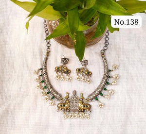 Elegante Juego de Collar con Cuentas de Perlas y Baño de Oro, Diseño de Flores con Cristales de Imitación, para Mujer, Joyería de Boda - Product Image 6