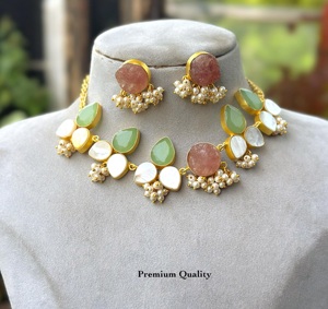 Ensemble collier et boucles d'oreilles style Bohème plaqué or avec pierres naturelles et imitation perle, bijoux de fête pour femme, qualité supérieure - Product Image 1