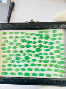 Émeraude naturelle zambienne taille poire 56,90 carats, couleur verte premium, lustre excellent, bijoux certifiés IGI avec un lustre superbe - Product Image 6