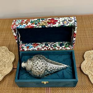 METAL HANDICRAFT SILVER PLATED CARVING <b>WORK</b> SHANKH WITH <b>STAND</b> WITH VELVET BOX - Product Image 3