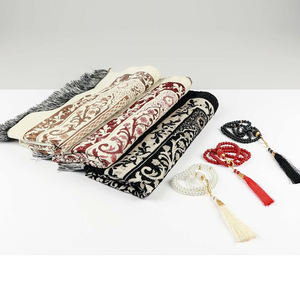 Alfombra de Oración Islámica de Alta Calidad - Diseño Musulmán Tradicional, Antideslizante y de Superficie Suave para Viajes y Uso en el Hogar - Product Image 5