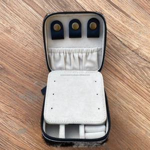 Venta al por mayor Mini viaje de cuero de vaca caja de la joyería portátil anillo pendiente collar organizador de almacenamiento personalizado a mano pequeña caja de joyería - Product Image 6