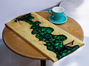 Plateau de service en bois poli et résine époxy, design luxueux, fait main, avec poignées, options personnalisées, créations naturelles par Omar Creations - Product Image 2