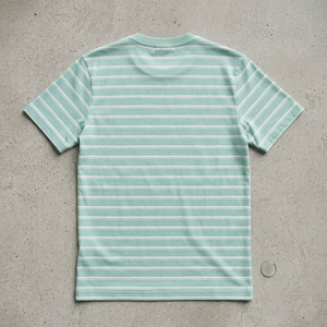 เสื้อยืดลายทางผู้ชาย พิมพ์โลโก้ได้ ผ้าฝ้าย 100% สีเขียวอมฟ้าและสีขาว ลายทางแนวนอน คอกลม สไตล์สตรีทแวร์ ลำลอง แขนสั้น - Product Image 5