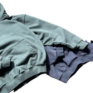 เสื้อสเวตเตอร์แบบสวมศีรษะสำหรับผู้ชายผ้าคอตตอนเนื้อ100% ไม่พันกันมีโลโก้ด้านหน้าสำหรับฤดูหนาว - Product Image 3