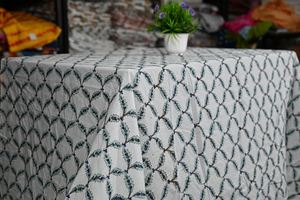 Nappe carrée moderne en coton imprimé à la main motif floral, écologique, réutilisable, anti-poussière TheFabira - Product Image 5