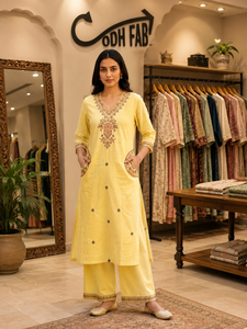 Conjunto de Kurta y Pantalón Tejido 100% Algodón con Bordado Amarillo, Traje Tradicional Étnico para Mujer, Secado Rápido, Corte Regular para Uso Casual y de Fiesta - Product Image 5
