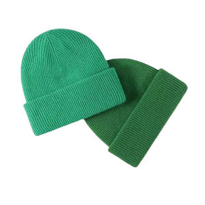 Bonnet en tricot personnalisé avec logo pour marques streetwear – Bonnet côtelé à revers – Fournisseur direct d'usine en marque blanche - Product Image 3