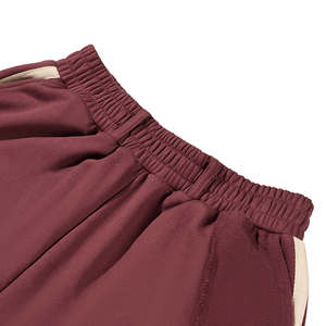 Pantalones Cortos Deportivos de Moda Casual para Hombre, Color Borgoña con Parches - Product Image 3