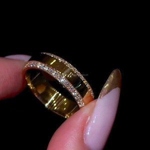 Anillo de boda de plata de ley 925 estilo hip hop con pavé de doble cara, banda de cigarro, moissanita de corte redondo, diamante, eternidad, regalos de aniversario - Product Image 1