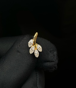 Boucle d'oreille en or 14 carats avec feuille de diamant marquise, piercing hélix miniature, bijou fin botanique délicat pour femme, idée cadeau - Product Image 2