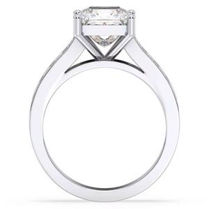 แหวนมอสซาไนต์ทรงปรินเซสคัทคุณภาพส่งออก ความใสและความเปล่งประกายอันน่าทึ่ง เหมาะสำหรับการขอแต่งงาน มีจำหน่ายในราคาส่งออก - Product Image 3