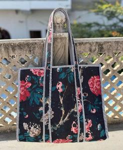 Elegante bolso de hombro acolchado de algodón estampado para mujer: combinación perfecta de comodidad y glamour - Product Image 4