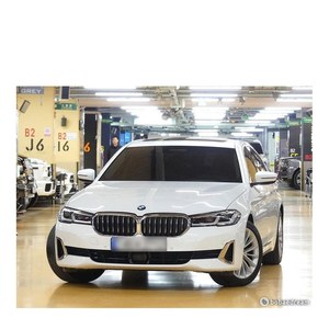 BMW 520i Sedán de Lujo del 2022, Serie 5 de BMW, 69,000 km, Caja de Cambios Automática, Volante a la Izquierda - Product Image 3