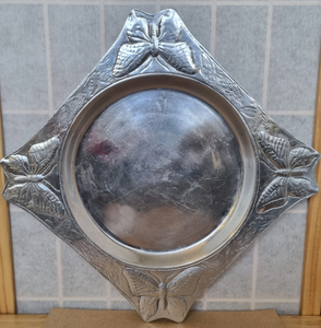 Assiette de Présentation Carrée Argentée Brillante Faite à la Main avec Motif en Relief – Style Minimaliste Occidental – Meilleure Vente - Product Image 6