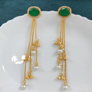 Pendientes de piedra doblete pulida en oro de calidad premium, ligeros, complementan tanto la ropa étnica como la occidental, perfectos para fiestas. - Product Image 1