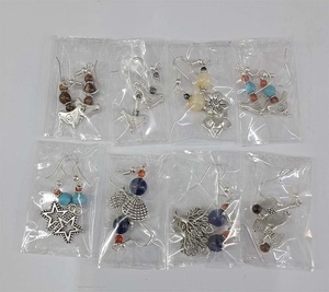 Pendientes de Perlas y Cuentas de Vidrio y Metal Pequeños al por Mayor para Mujer, Joyería de Moda con Perlas de la India GC-ER-516 para Regalo - Product Image 1