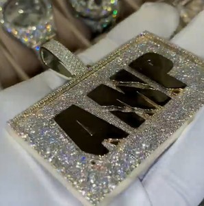 สร้อยคอจี้ฮิปฮอปแบบกำหนดเอง หรูหรา ประดับเพชร VVS สีเงิน รูปทรงตัวอักษร พร้อมจี้โมอิสซาไนต์ - Product Image 5