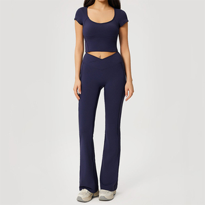 Ensemble de sport et yoga personnalisé avec logo, soutien-gorge respirant en tissu uni, legging évasé, pour entraînement, gym, fitness et tenue active - Product Image 4
