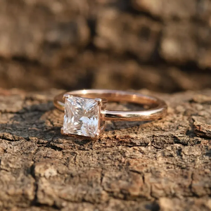 Bague de fiançailles classique en or 14 carats avec diamant solitaire taille princesse de 2,00 carats, couleur F, clarté VS2, certifié IGI, pour usage quotidien - Product Image 2