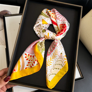 Écharpe carrée en soie tendance pour femme - Bandeaux d'été, hijabs, foulards et bandanas - Durable et doux pour la peau - Product Image 5