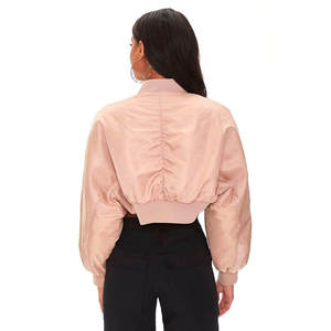Chaqueta Bomber Corta Rosa Premium para Mujer, con Cierre Personalizado, Transpirable, Estilo Casual Urbano, Ropa Exterior de Moda, OEM ODM al por Mayor - Product Image 6