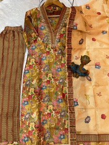 Ensemble Kurta, pantalon et dupatta en soie Zarna de qualité supérieure, avec broderie artisanale magnifique, séchage rapide, élégant et tendance pour les fêtes - Product Image 4