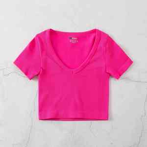 Venta al por mayor: Top corto de verano para mujer, de yoga, a la moda, adelgazante, con doble tirante, transpirable, con aberturas, estilo dulce y acanalado. - Product Image 4