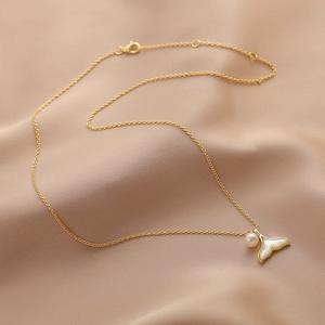 Collar de Perlas Naturales de Agua Dulce con Plata S925 Chapada en Oro, Colgante de Cola de Pez con Concha de Mariposa Blanca Impecable, Dijes Finos y Resistentes - Product Image 3