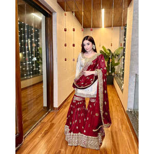 Precioso Top de Mujer con Sharara y Dupatta para Fiestas Conjuntos Elegantes - Product Image 4