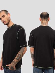 Camiseta básica de manga corta para hombre, negra, con costuras en contraste, corte holgado y extragrande, cuello redondo. - Product Image 4
