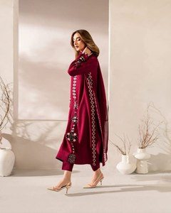 Salwar Kameez Bordado Color Granate para Mujer, Corte Holgado, Largo hasta el Tobillo, Rayón, Estilo Tradicional Informal de India y Pakistán, para Todas las Temporadas - Product Image 2