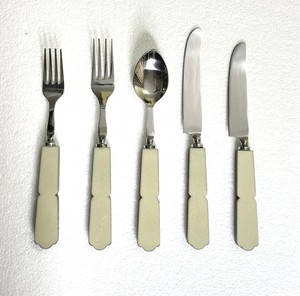 Couverts de design européen en acier inoxydable 18/8, finition miroir, avec manche en résine, vaisselle durable, ustensiles de table - Product Image 4
