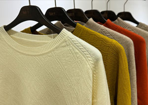 เสื้อสเวตเตอร์ไหมพรมอะคริลิกผู้ชาย คอวี แขนยาว สีพื้น ทรงปกติ ปลายแขนและชายเสื้อแบบริบ สำหรับฤดูใบไม้ร่วง - Product Image 4
