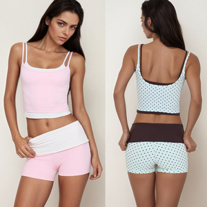 Conjunto de 3 piezas: Shorts de yoga blancos de cintura alta sin costuras y transpirables, sujetador deportivo con espalda hueca y elástico en cuatro direcciones, 100% poliéster. - Product Image 3