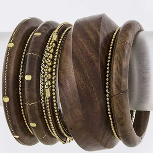 Ensemble de bracelets en bois classiques traditionnels imperméables, bijoux en bois naturel faits à la main pour femmes, personnalisables par AFZA ENTERPRISES - Product Image 4